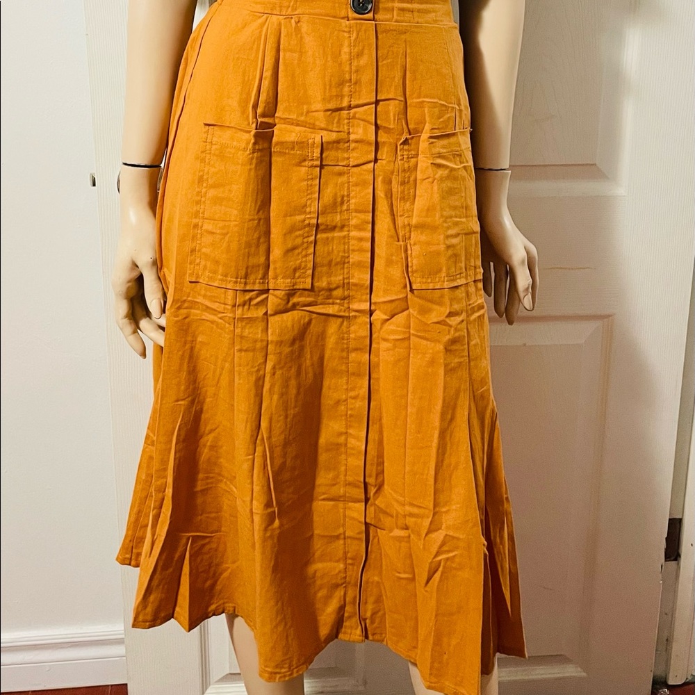 Skirt.Fits up to 36 waistline.Garterized.never worn